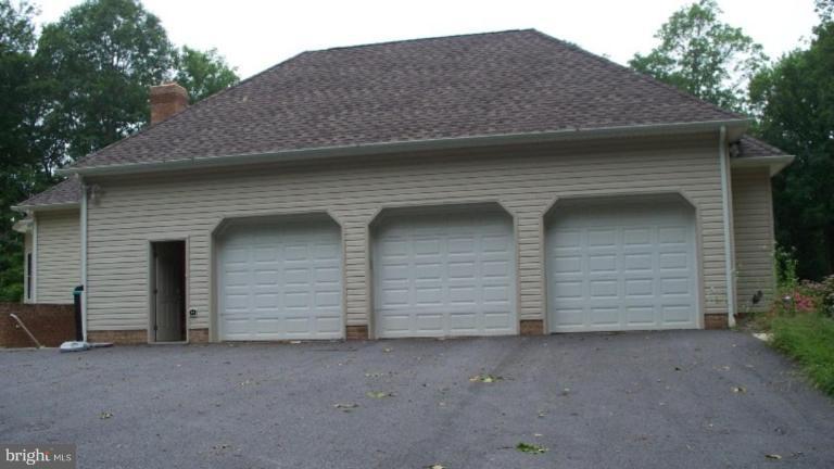 2266 Baldwin Mill Road Fallston, MD 21047 - Photo 13 of 26 Garage 1