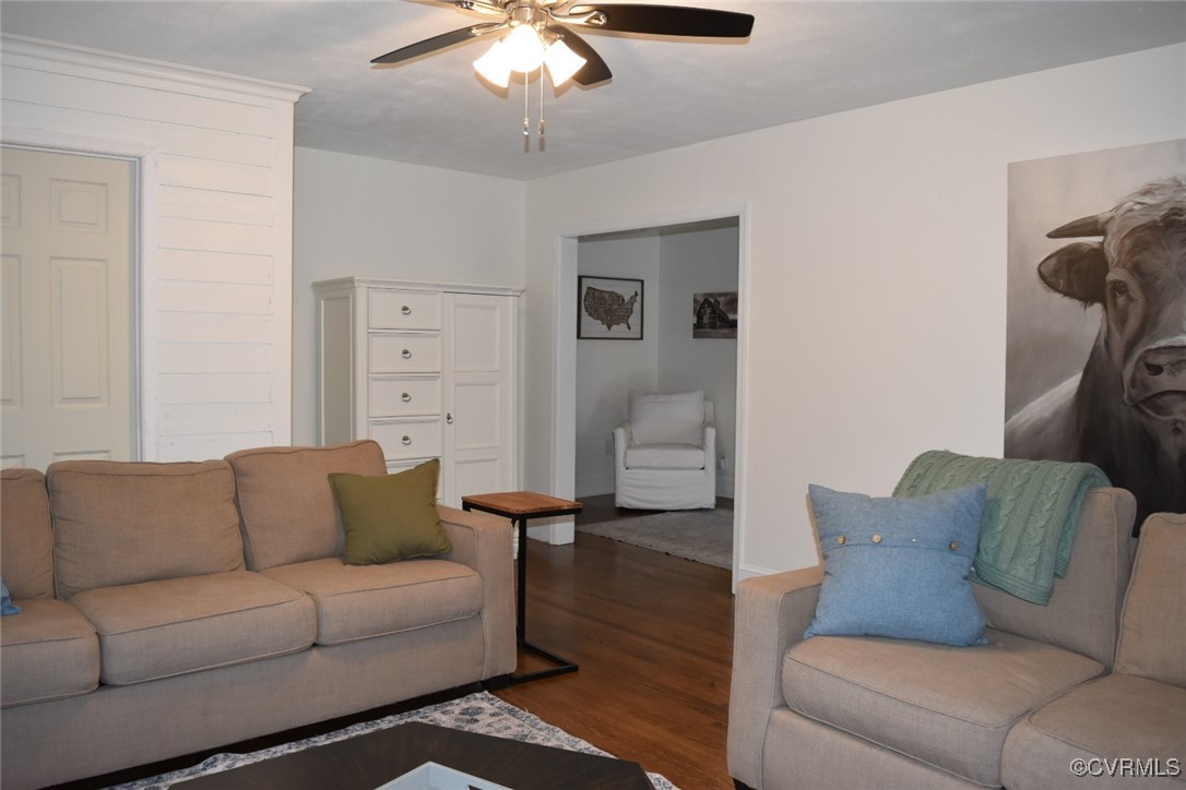 1118 West Osborn Road Farmville, VA 23901 - Photo 8 of 38 Living room with dark wood-type flooring and ceili