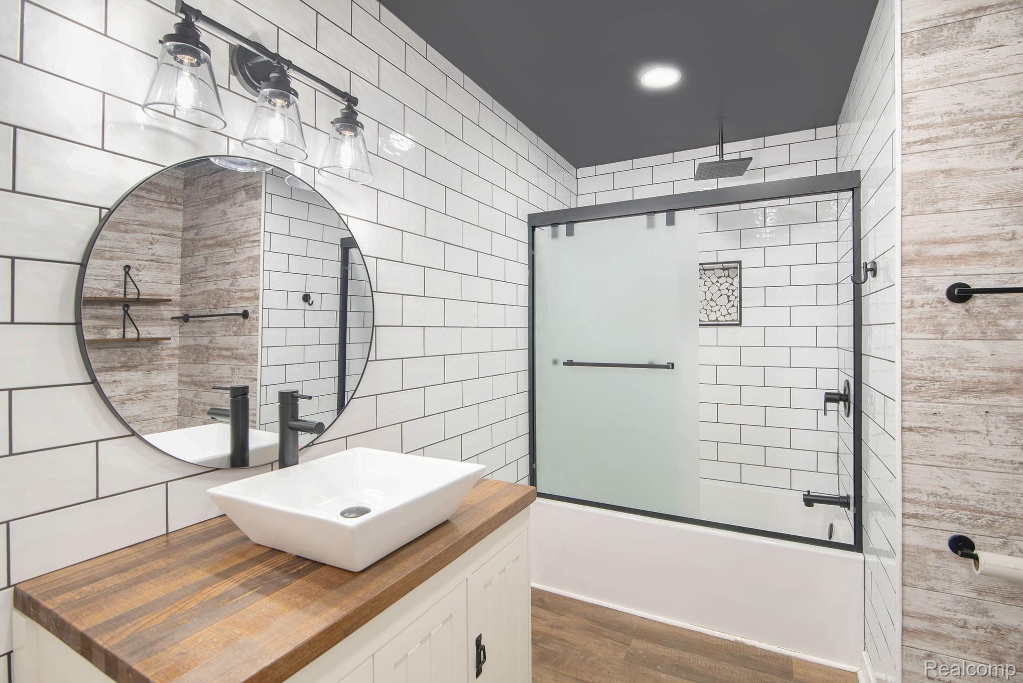 3527 Stanton Road Lake Orion, MI 48362 - Photo 19 of 35 Full bathroom