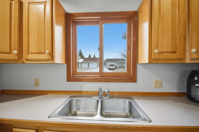 $158,400 | 1403 11th Avenue Northwest, Austin, MN 55912