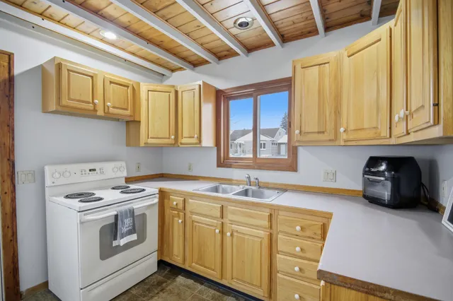 $158,400 | 1403 11th Avenue Northwest, Austin, MN 55912