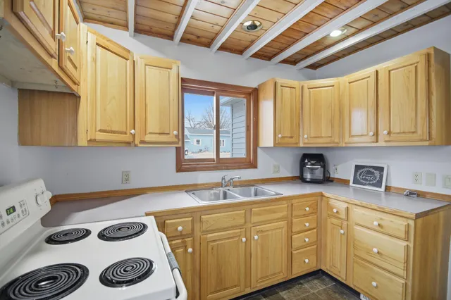 $158,400 | 1403 11th Avenue Northwest, Austin, MN 55912