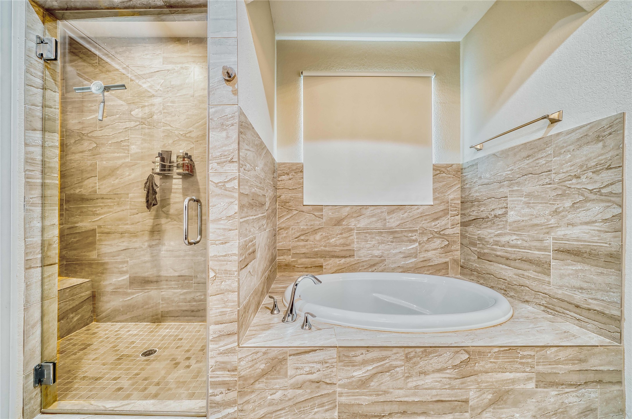 12092 La Salle River Road Conroe, TX 77304 - Photo 8 of 16 Primary Shower/Tub