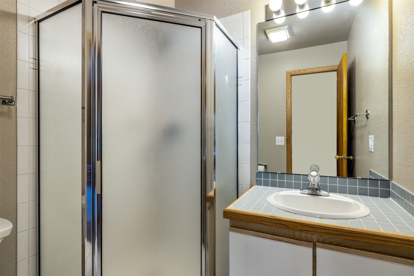 60 Oro Grande Road, Unit 204 Keystone, CO 80435 - Photo 25 of 50 a bathroom with a sink and a mirror