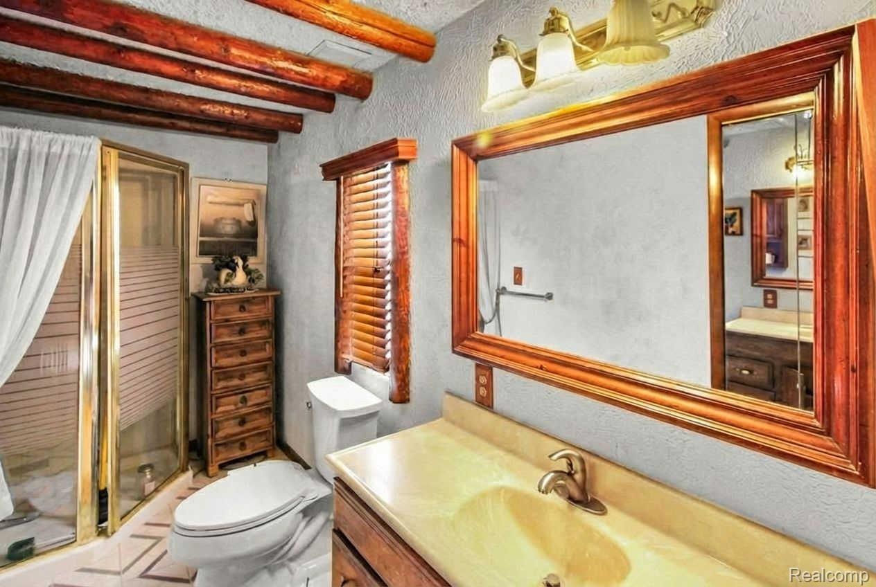 46000 Geddes Road Canton, MI 48188 - Photo 11 of 15 primary bath.jpg