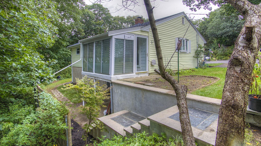 52 Longhill Road Lynn, MA 01904 - Photo 2 of 20 Gallery Image 2