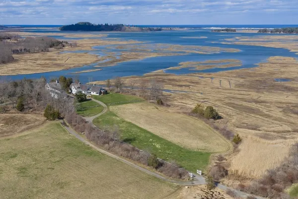 $3,900,000 | 80 R Eastern Avenue, Essex, MA 01929