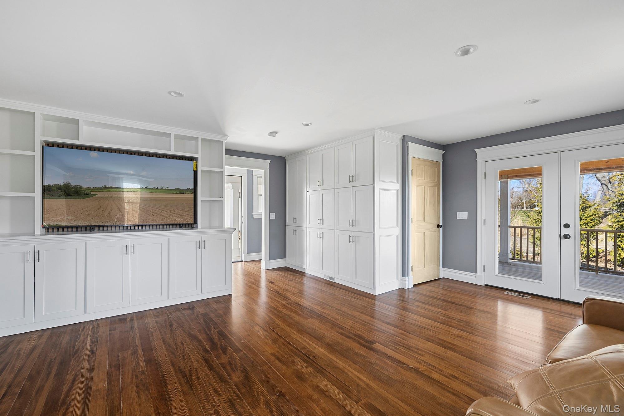 178 Main Road Riverhead, NY 11901 - Photo 6 of 28 Gallery Image 6