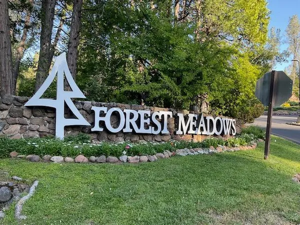 a view of front of house with a yard