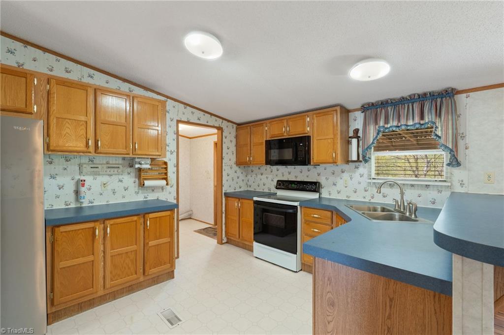 1747 Lynchburg Road Westfield, NC 27053 - Photo 13 of 49