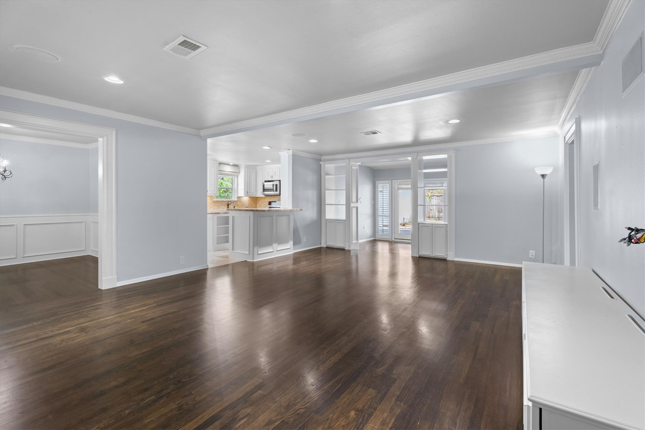 1328 Bingle Road Houston, TX 77055 - Photo 7 of 48