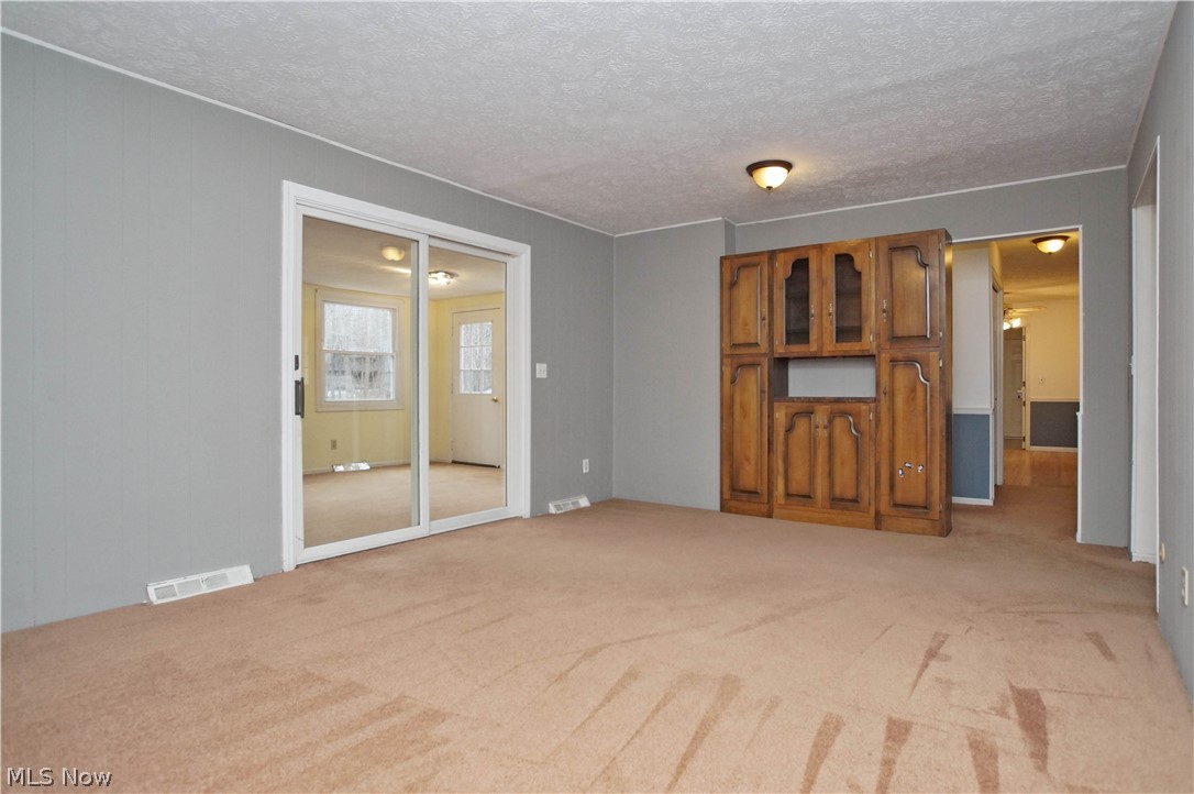 6822 Fairfield Road Painesville, OH 44077 - Photo 3 of 34