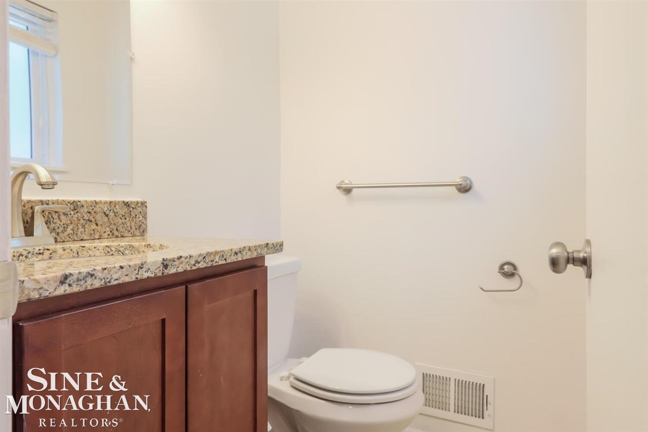 577 Cook Road Grosse Pointe Woods, MI 48236 - Photo 16 of 37