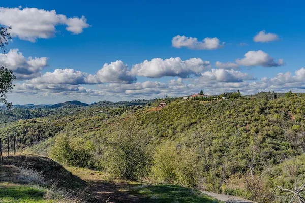 $899,000 | 9515 Ham Luddy Road, Mountain Ranch, CA 95246