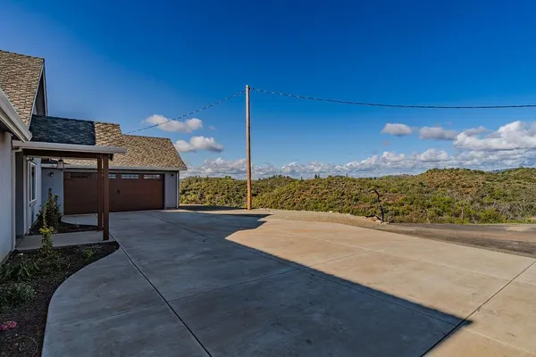 $899,000 | 9515 Ham Luddy Road, Mountain Ranch, CA 95246