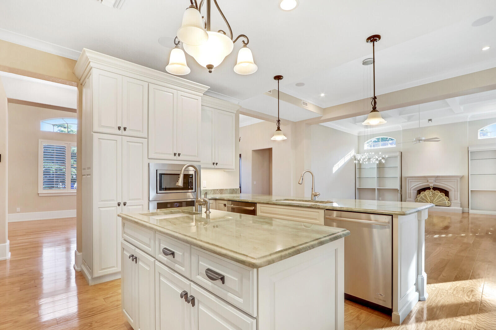 3572 Southeast Court Drive Stuart, FL 34997 - Photo 16 of 64 Kitchen