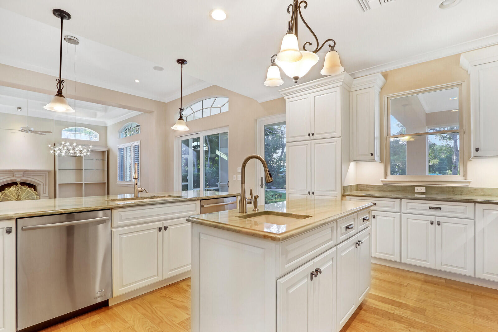 3572 Southeast Court Drive Stuart, FL 34997 - Photo 17 of 64 Kitchen