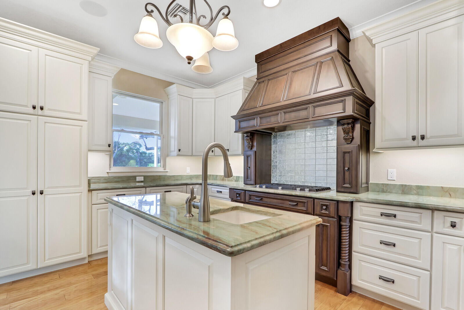 3572 Southeast Court Drive Stuart, FL 34997 - Photo 18 of 64 Kitchen