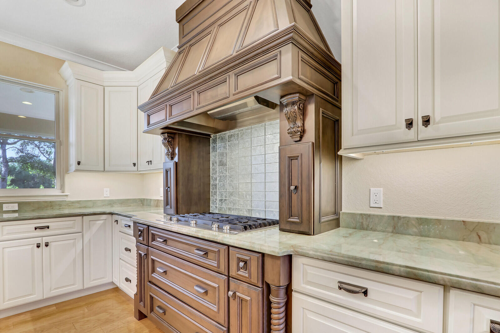 3572 Southeast Court Drive Stuart, FL 34997 - Photo 19 of 64 Kitchen