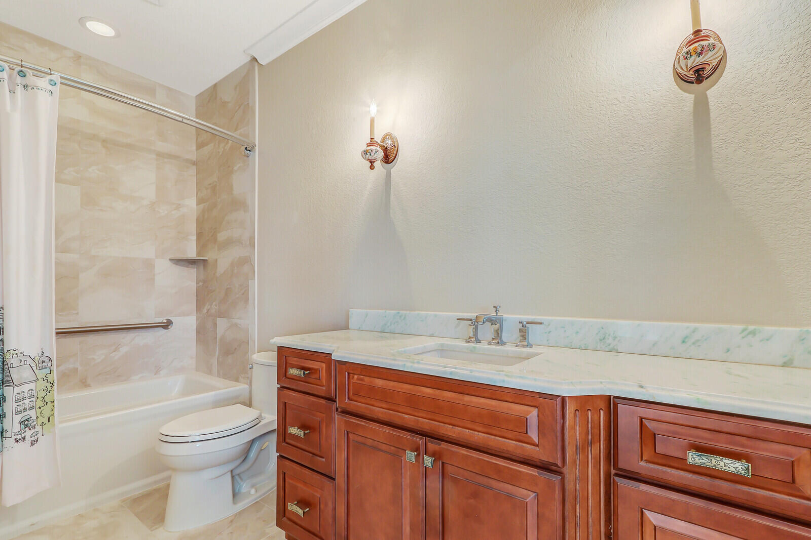3572 Southeast Court Drive Stuart, FL 34997 - Photo 40 of 64 En Suite Bathroom