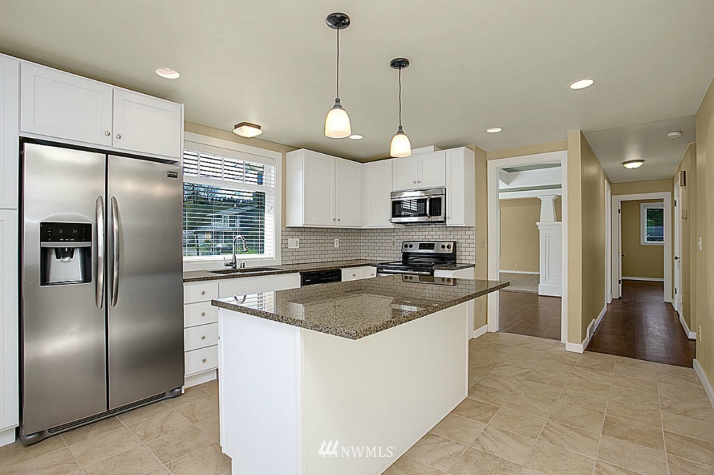 21407 9th Avenue Southeast Bothell, WA 98021 - Photo 4 of 16