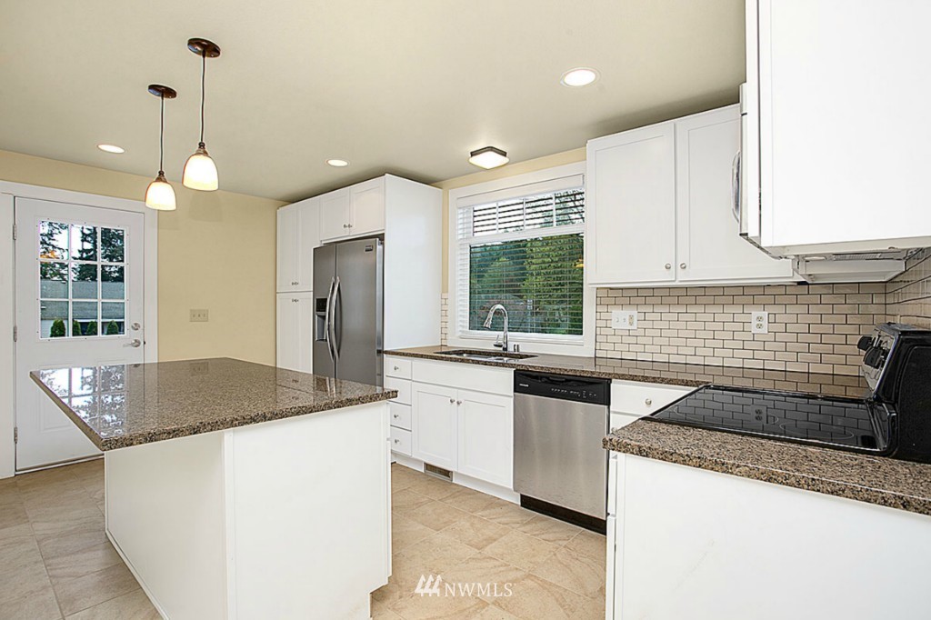 21407 9th Avenue Southeast Bothell, WA 98021 - Photo 5 of 16