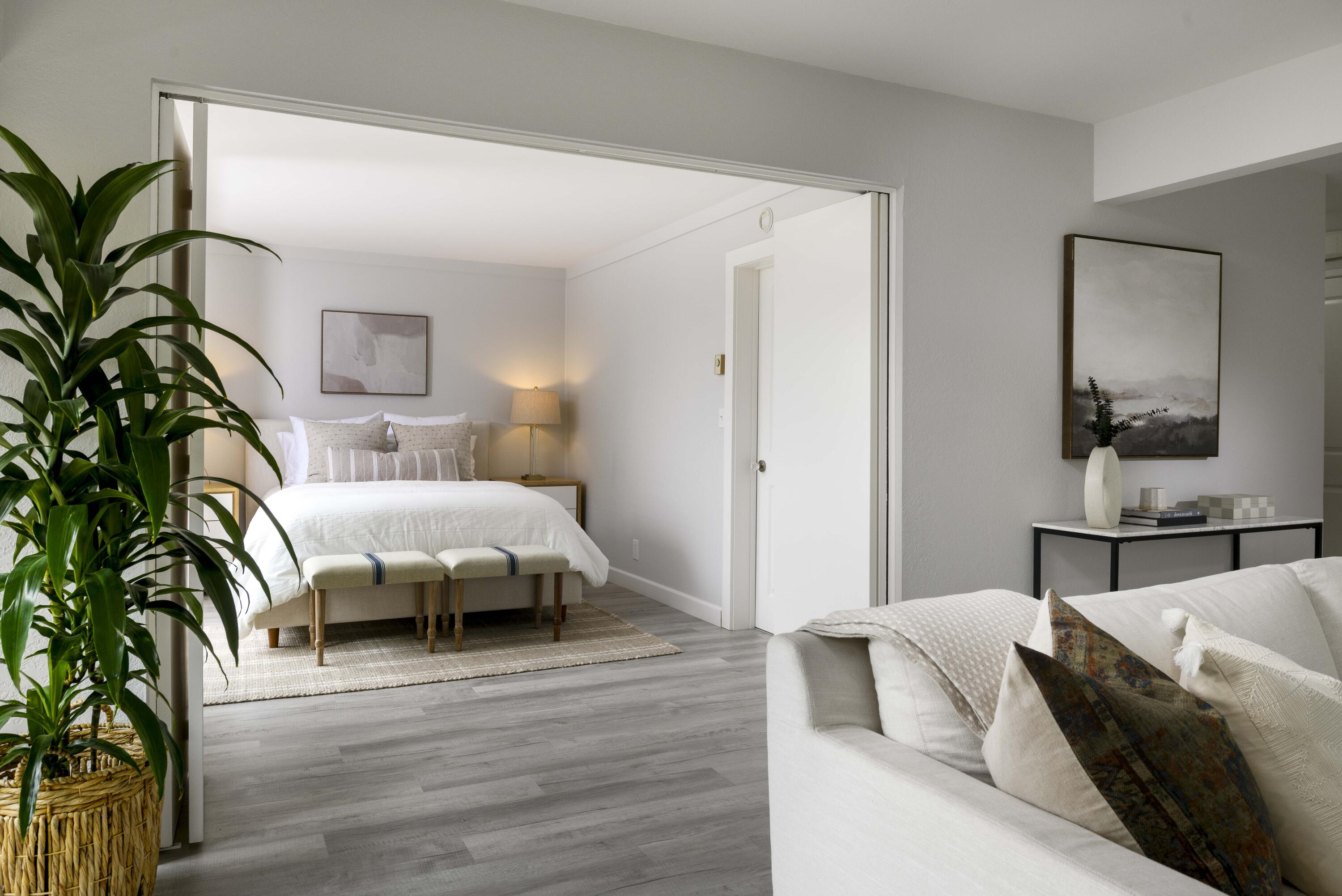 3375 Foothill Road, Unit 1121 Carpinteria, CA 93013 - Photo 14 of 24 a bedroom with a large bed and a potted plant