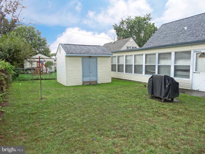 52 Gingerbush Road Levittown, PA 19057 - Photo 14 of 15 Exterior Back