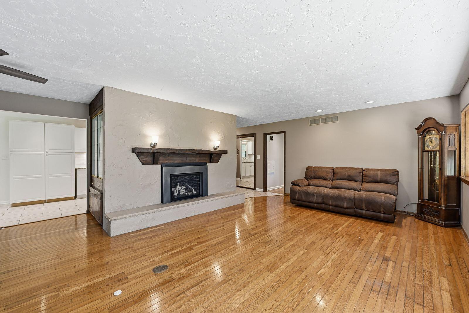 611 West Mequon Road Mequon, WI 53092 - Photo 20 of 36 18