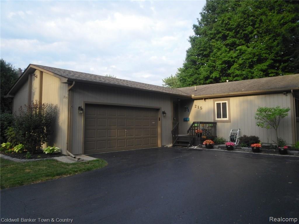 215 Prospect Street Howell, MI 48843 - Photo 3 of 54 Prospectfront.JPG