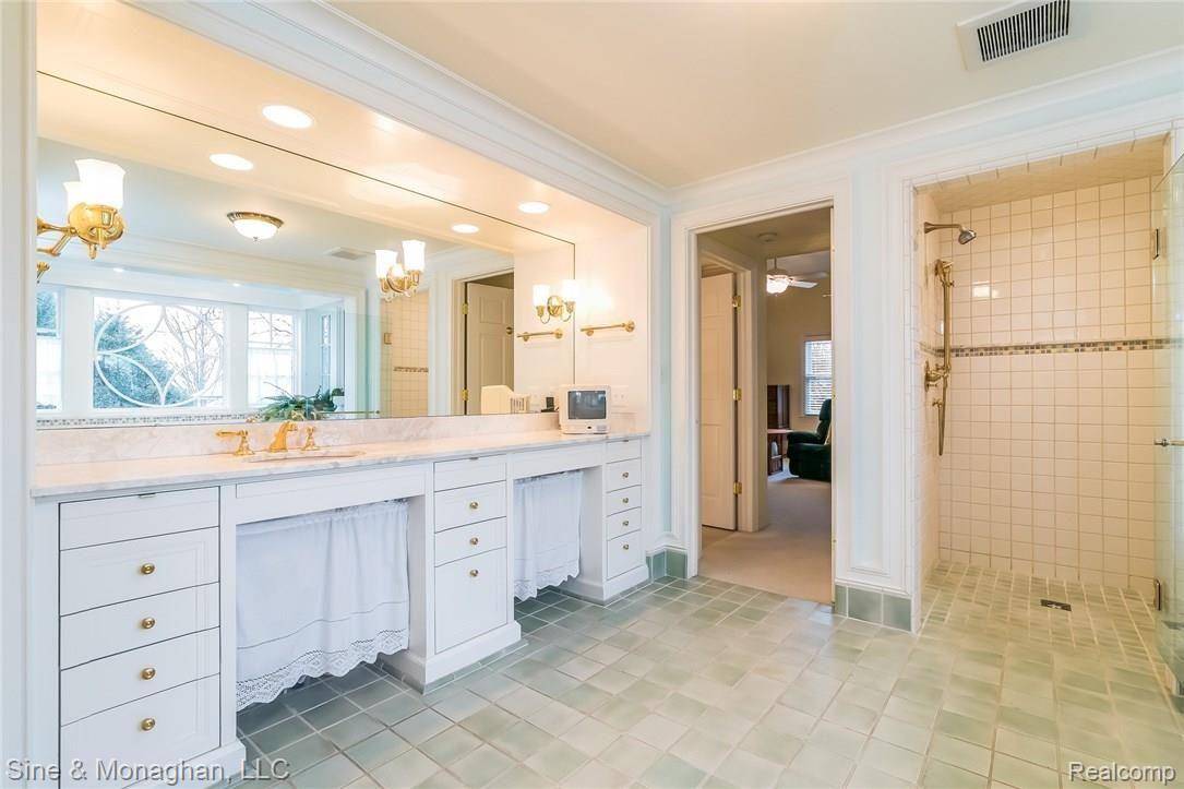 24 Warner Road Grosse Pointe, MI 48236 - Photo 39 of 56 041-Master_Bathroom-5492479-medium.jpg