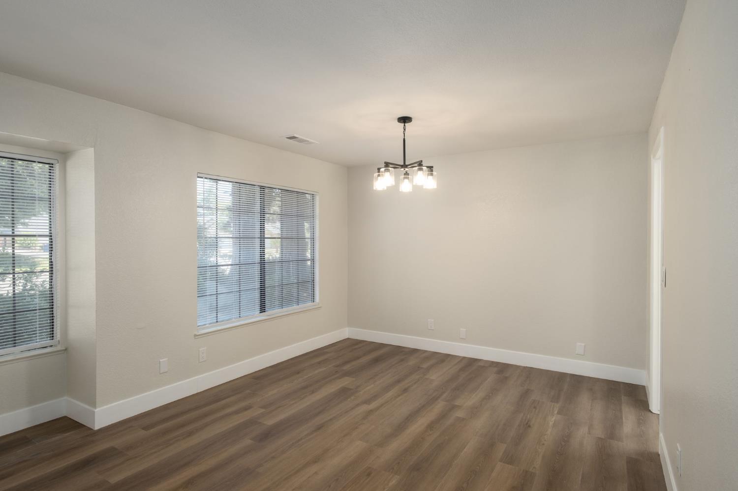 893 East Decatur Avenue Fresno, CA 93720 - Photo 10 of 36