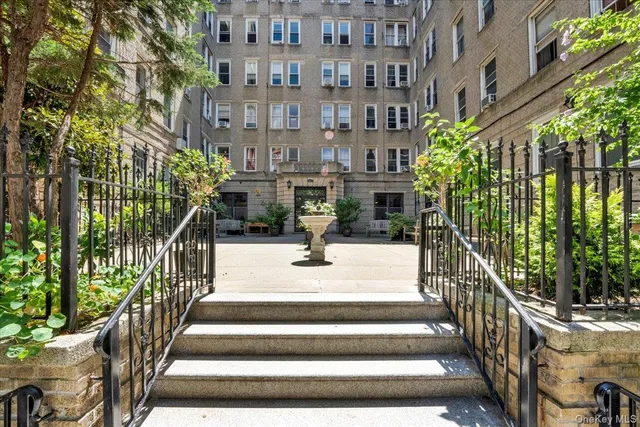 $318,000 | 811 Walton Avenue, Unit C15 | Concourse Village