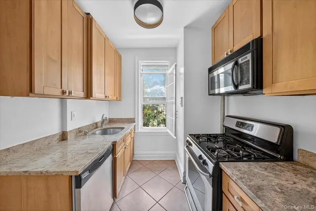 $318,000 | 811 Walton Avenue, Unit C15 | Concourse Village