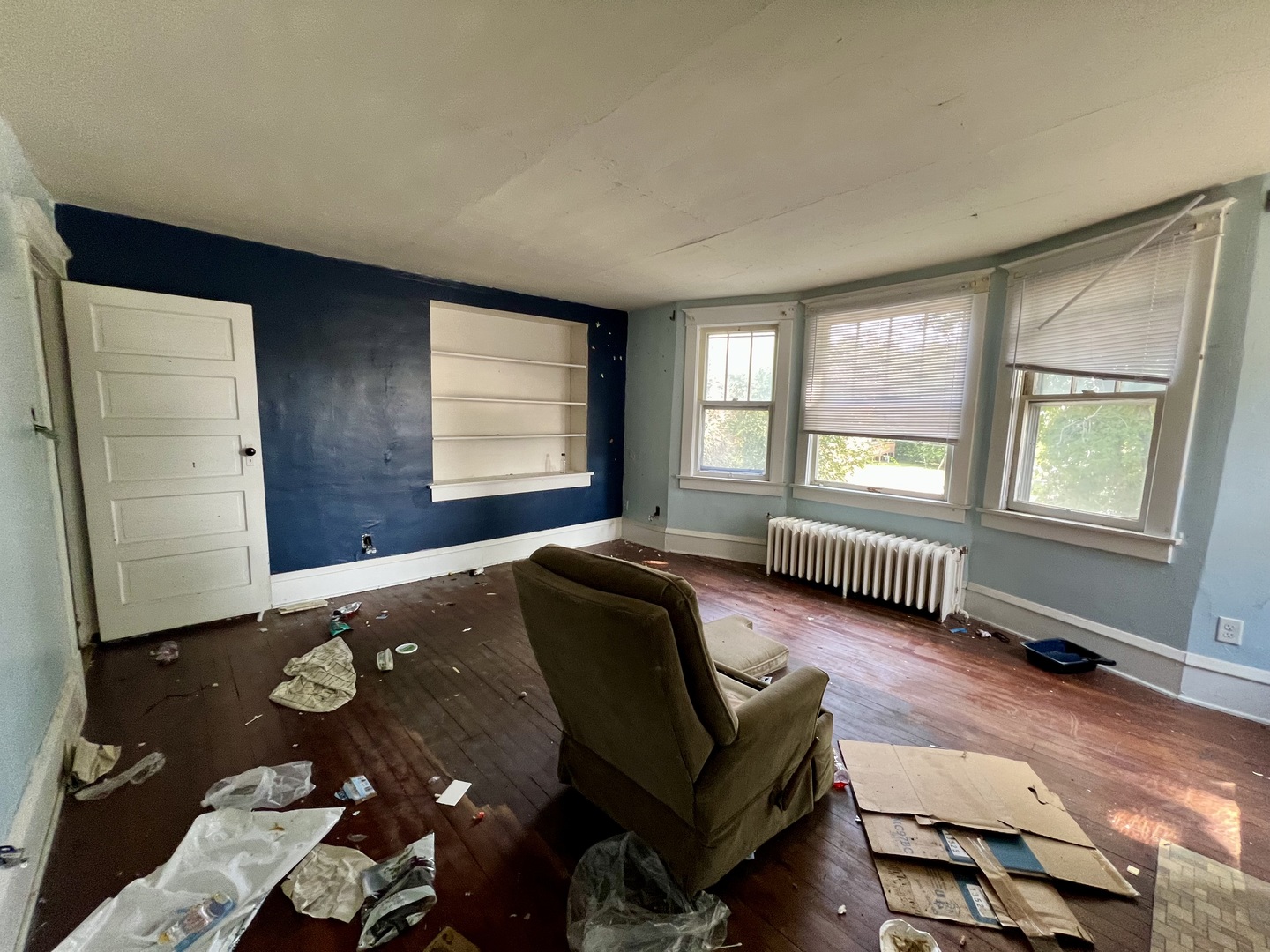 233 North Edward Street Decatur, IL 62522 - Photo 23 of 31 a living room with furniture and a window