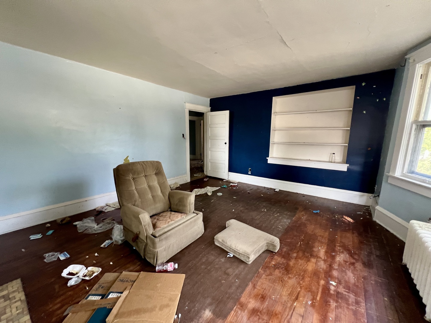 233 North Edward Street Decatur, IL 62522 - Photo 24 of 31 a living room with furniture and a rug