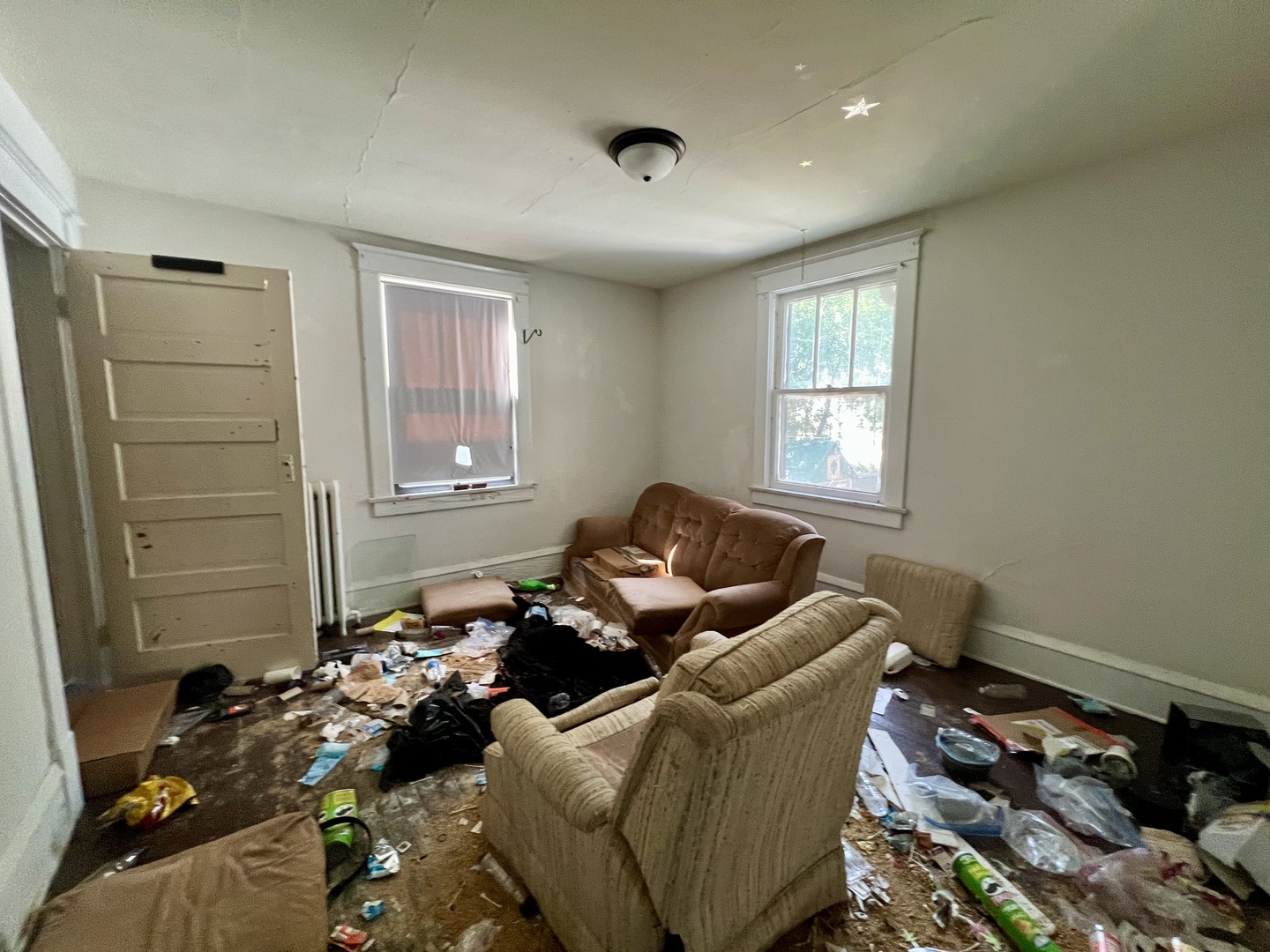 233 North Edward Street Decatur, IL 62522 - Photo 25 of 31 a living room with furniture and a window