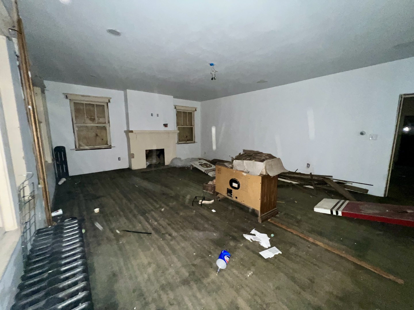 233 North Edward Street Decatur, IL 62522 - Photo 4 of 31 a living room with furniture