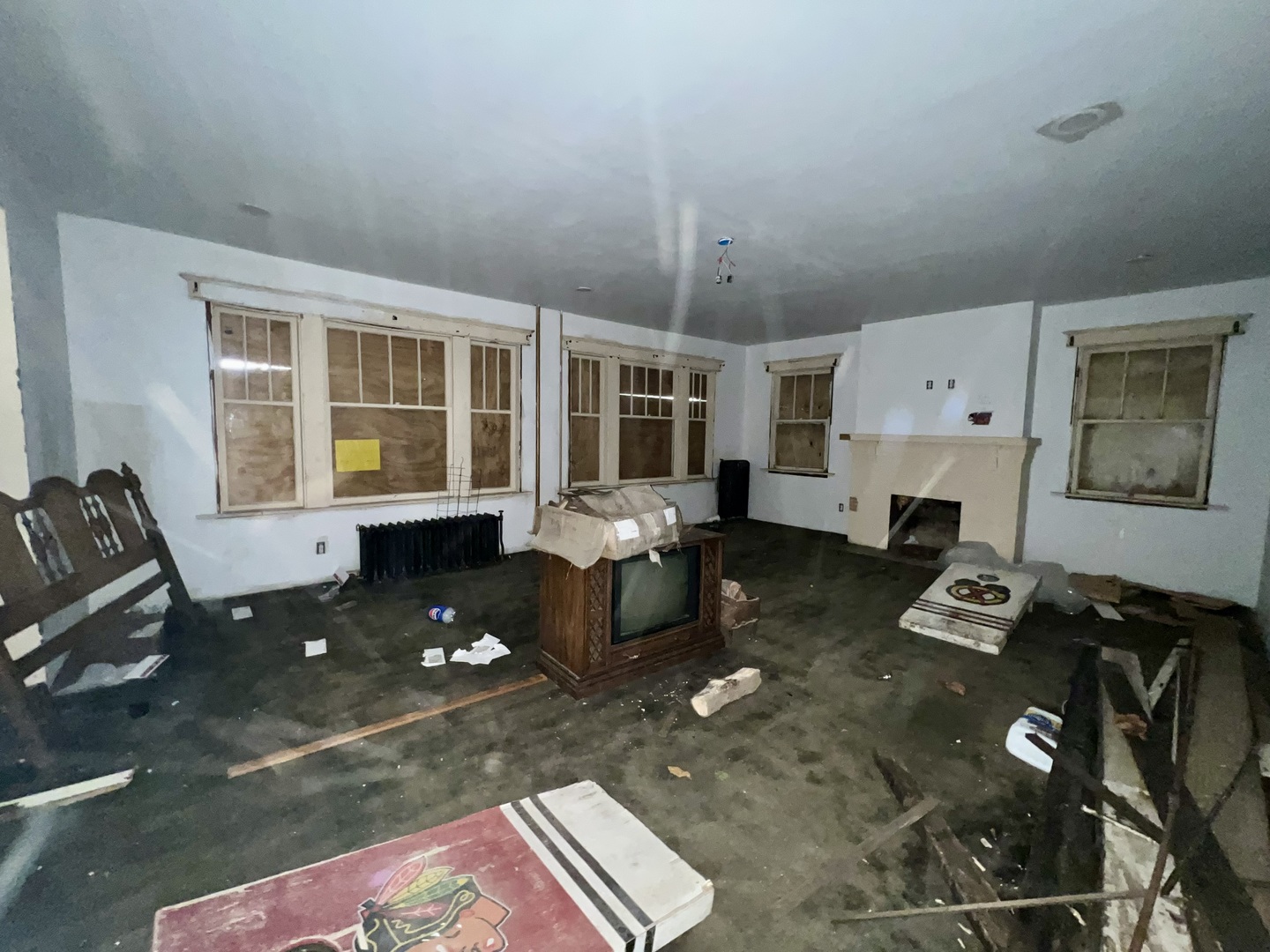 233 North Edward Street Decatur, IL 62522 - Photo 5 of 31 a living room with furniture and a table