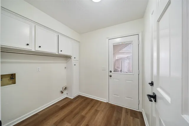 $2,375 | 3518 Cave Springs Drive, Kingwood, TX 77339