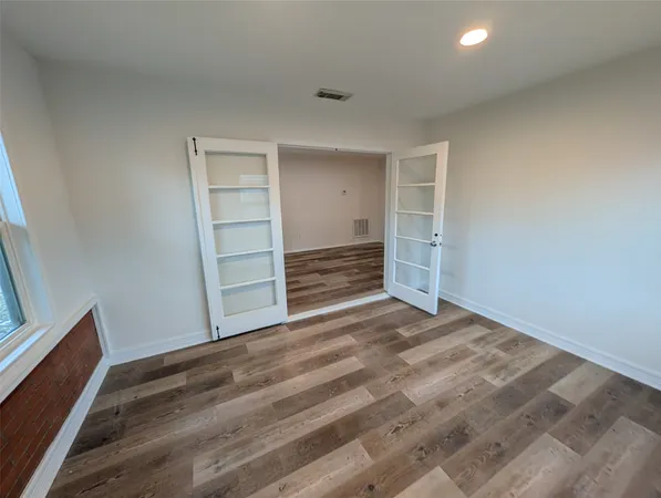 $2,000 | 4110 Ella Boulevard, Houston, TX 77018