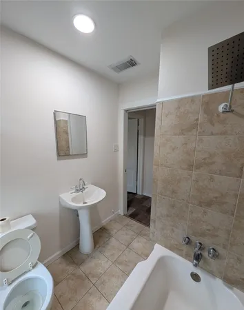 $2,000 | 4110 Ella Boulevard, Houston, TX 77018