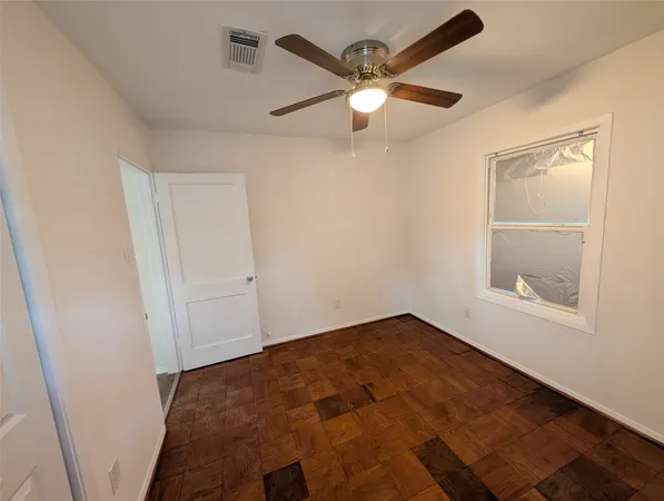 $2,000 | 4110 Ella Boulevard, Houston, TX 77018