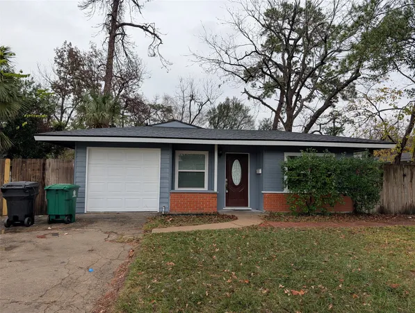 $2,000 | 4110 Ella Boulevard, Houston, TX 77018
