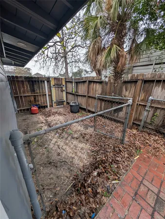 $2,000 | 4110 Ella Boulevard, Houston, TX 77018