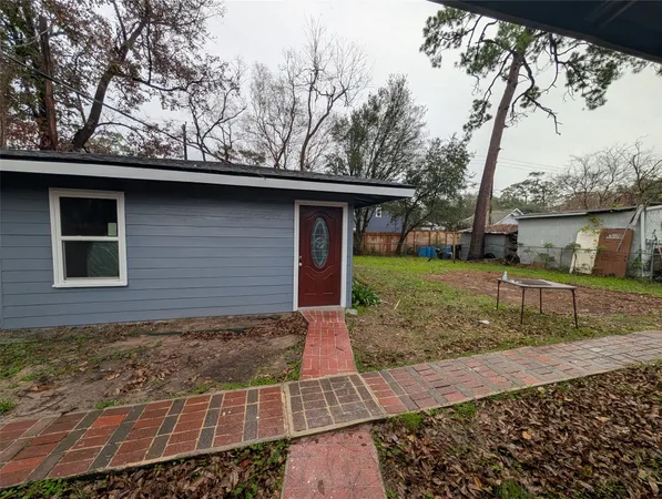 $2,000 | 4110 Ella Boulevard, Houston, TX 77018