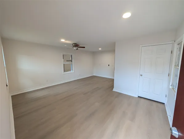 $2,000 | 4110 Ella Boulevard, Houston, TX 77018