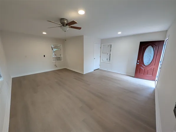 $2,000 | 4110 Ella Boulevard, Houston, TX 77018