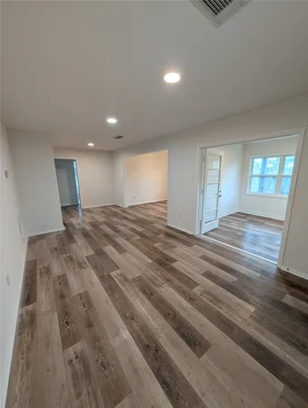 $2,000 | 4110 Ella Boulevard, Houston, TX 77018