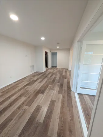 $2,000 | 4110 Ella Boulevard, Houston, TX 77018